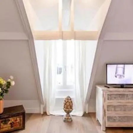 Experience An Exquisite Blend Of 18th Century Amsterdam! 4 Bedroom Duplex Penthouse